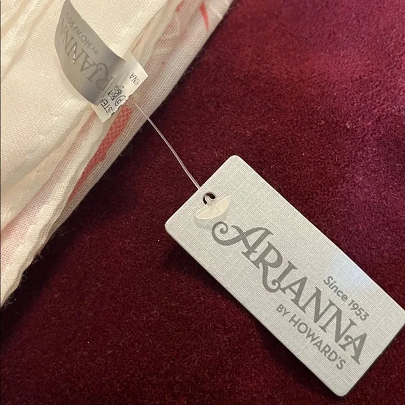 Pink & white scarf. NWT - Picture 6 of 6